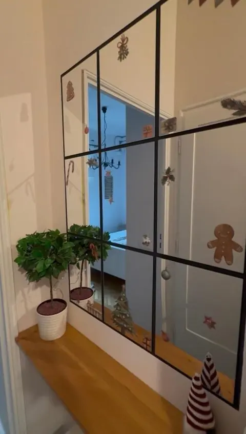 Előszoba növényekkel – West Budapest Apartman