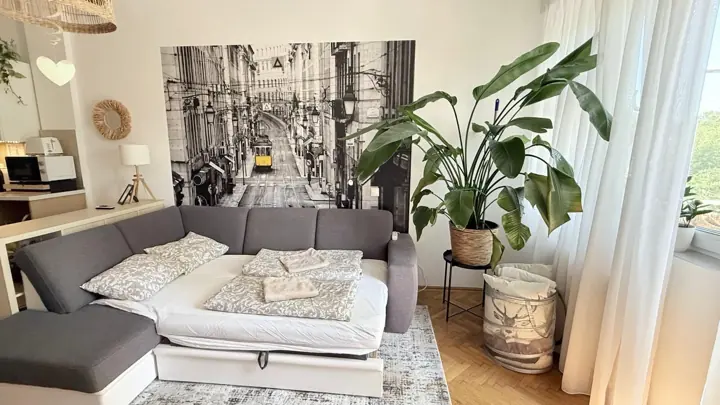 Kinyitott kanapéágy két főre – West Budapest Apartman