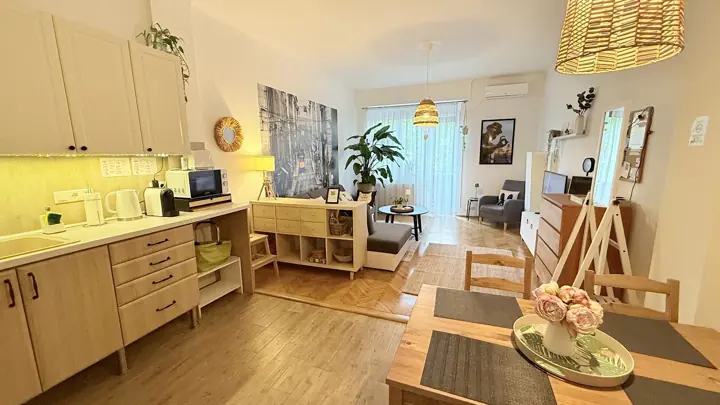 Nappali és konyha egy térben – West Budapest Apartman