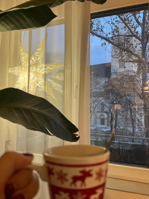 Kilátás a nappali ablakából – West Budapest Apartman