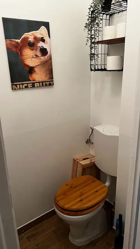 Külön WC – West Budapest Apartman